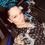 Jessie J Instagram - I drank water all night and held my pump bag like a handbag on the dance floor… BUT I can still pussy squat in thigh highs *Calls agent* “I’m ready” 😂 The screams in slide 6. That’s the vodka talking 🙉😂 @laurenwillson @madeleinebowdenstyle Thank you @itsnadiajae for the invite and playing all the classics 🤌🏻💋 M Out Out