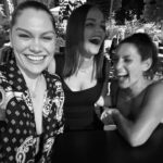Jessie J Instagram - I drank water all night and held my pump bag like a handbag on the dance floor… BUT I can still pussy squat in thigh highs *Calls agent* “I’m ready” 😂 The screams in slide 6. That’s the vodka talking 🙉😂 @laurenwillson @madeleinebowdenstyle Thank you @itsnadiajae for the invite and playing all the classics 🤌🏻💋 M Out Out