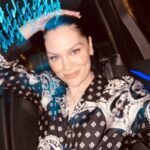 Jessie J Instagram - I drank water all night and held my pump bag like a handbag on the dance floor… BUT I can still pussy squat in thigh highs *Calls agent* “I’m ready” 😂 The screams in slide 6. That’s the vodka talking 🙉😂 @laurenwillson @madeleinebowdenstyle Thank you @itsnadiajae for the invite and playing all the classics 🤌🏻💋 M Out Out