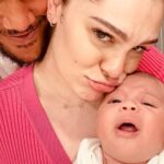 Jessie J Instagram - 1. Tough crowd 2. “Finally made it out the house” 🎤 3. Selfie’driges 4. Eugggghhh 5. 7 weeks going on BIG MAN 6. Who I look like, Mum or Dad?