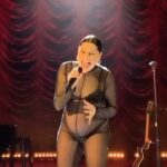 Jessie J Instagram - I was 20 songs into my set with 1 song left and someone shouts “MAMMA KNOWS BEST” (There’s always one) 🥲🤣 It isn’t my favourite acoustic. BUT I thought mmmm I may never gonna get the chance to sing this song pregnant on stage. So I went for it. Lyrics hit different 🥹 Here is 3 audience videos I edited together. @daisy.titcomb @mannynorte 🤍 This song got me my record deal 17 years ago. 🏆