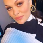 Jessie J Instagram - This post is for all pregnant / new Mums 🤍 Take pictures. Take videos. Celebrate this moment. And if you haven’t been told recently or at all. You are a f***ing G! You are incredible, on your rough days and your good days. You are beautiful. You are inspiring. You are doing it. Trust your body. Growing a whole human or 2 or 3 or 4!!! Do not let anybody steal your shine and happiness. Ignore the projectors and the “you just wait” people 😂🙄 You are allowed to feel everything. The joy, the excitement and the 🤯 whether it’s your first time or your 5th time. You are doing it your way and that’s the only way to do it 🤍🫂 We Got This