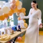Jessie J Instagram - Never felt so loved and never laughed so hard 😂 @laurenwillson impression of giving birth and @isthathollyp baby cry 😂😭 Love my friends and family and all the people who couldn’t make it on the day • Your energy was felt 🫂 So grateful for the thoughtfulness and celebration of this baby! I can’t wait to meet you 🥹 🤍✨🫂🍼🐥 Thank you @thephenesw3 for a gorgeous afternoon ✨