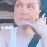 Jessie J Instagram – Not me singing “Come and put your hands on the ceiling” 
Low ceiling? 
Sexing a giant? 🤔
Really long arms? 
Standing on a chair?
Am I on the chair? 

Part 2 • RNB instrumentals freestyle in traffic 😂 Los Angeles, California