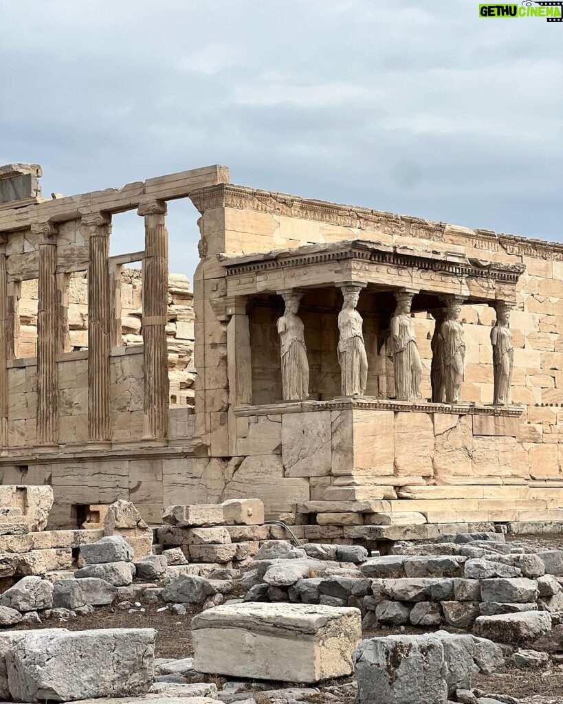 Jessie T. Usher Instagram - GREECE. You really did it for me 🥹🙌🏾 I loved every second . it took me finally tapping in with @topshelfgetaways to take a trip that wasn’t work related 😅 but mannnn I’m glad I did . Great food. Better people. Immaculate vibes. 10/10 @serdariusblain 🙌🏾🇬🇷 Greece