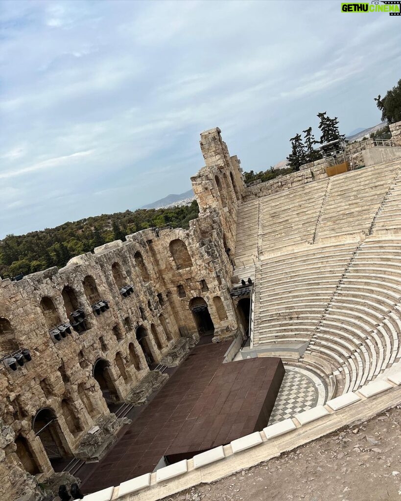 Jessie T. Usher Instagram - GREECE. You really did it for me 🥹🙌🏾 I loved every second . it took me finally tapping in with @topshelfgetaways to take a trip that wasn’t work related 😅 but mannnn I’m glad I did . Great food. Better people. Immaculate vibes. 10/10 @serdariusblain 🙌🏾🇬🇷 Greece