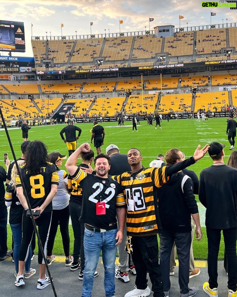 Jessie T. Usher Instagram - Victory week always feels so goooood 😌🙌🏾 #HereWeGo @Steelers Acrisure Stadium