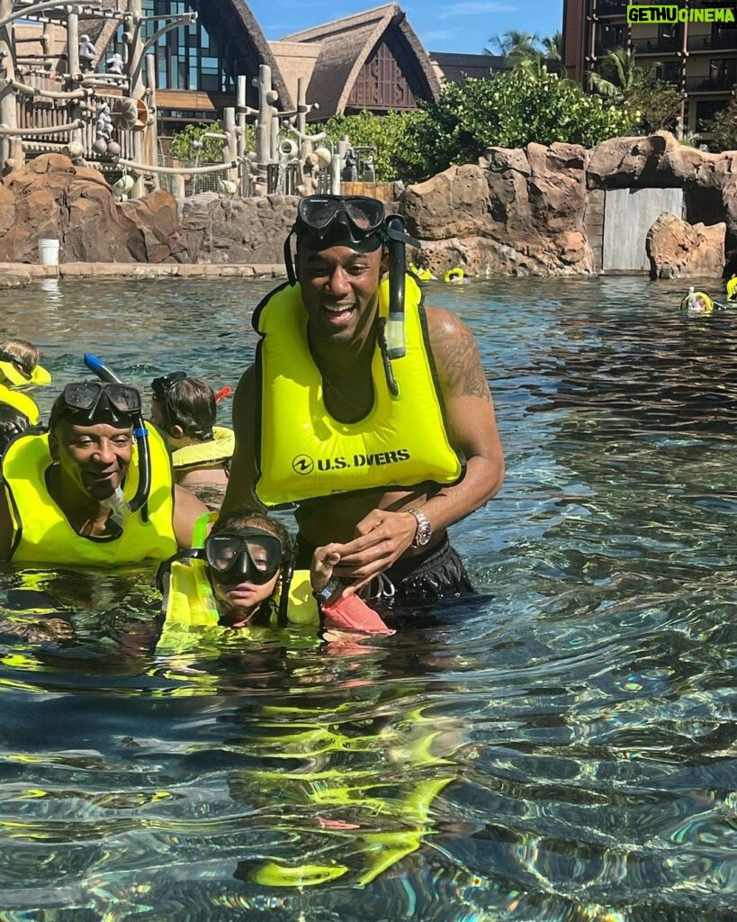 Jessie T. Usher Instagram - truly hung loose in Hawaii 🤙🏾 Oahu, Hawaii