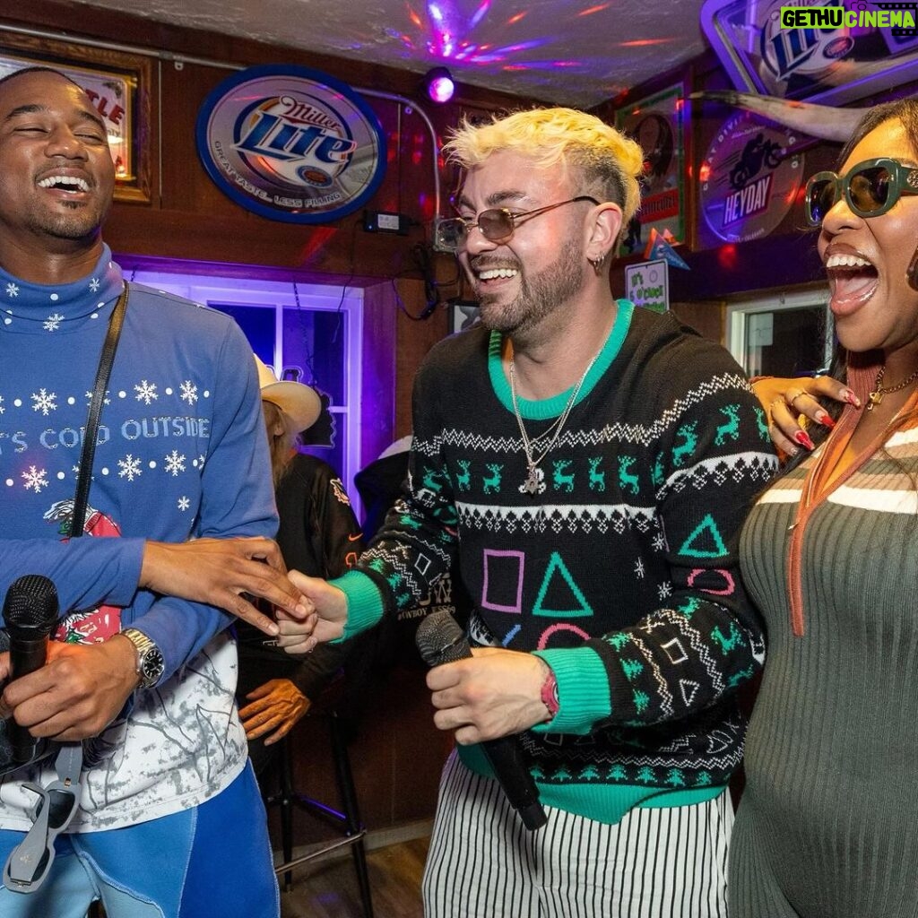 Jessie T. Usher Instagram - long story short, big bear was one for the books . I meannn karaoke in a cabin in the mountains… the pack 🐾 in our natural habitat 😂 . @serdariusblain @topshelfgetaways 🙌🏾 where to next !? Big Bear, CA