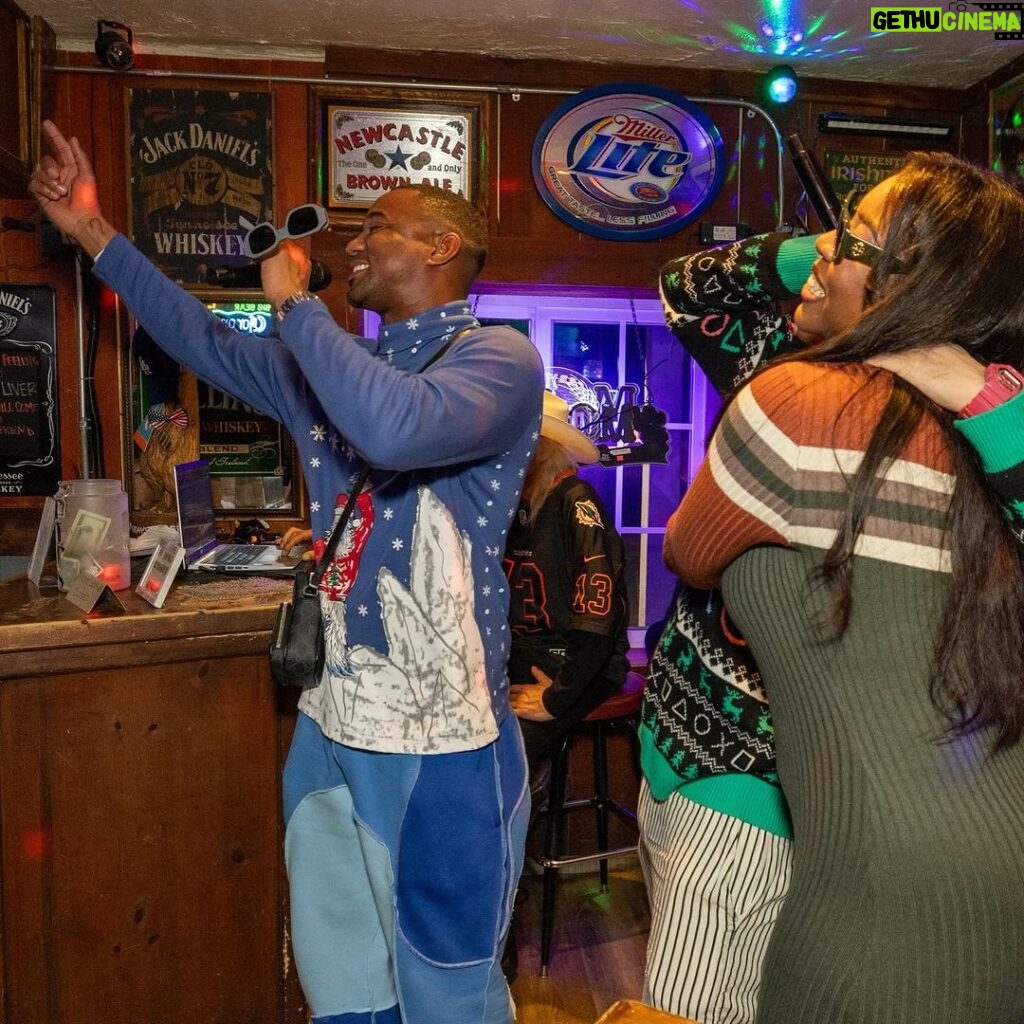 Jessie T. Usher Instagram - long story short, big bear was one for the books . I meannn karaoke in a cabin in the mountains… the pack 🐾 in our natural habitat 😂 . @serdariusblain @topshelfgetaways 🙌🏾 where to next !? Big Bear, CA