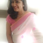 Jhansi Instagram - White , Pink and some Light Cotton magic Borrowed mom's saree gifted by @varalakshmi5361 #sareelove
