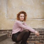Jiřina Daňhelová Instagram - Není uplně populární to přiznávat, ale mě bylo během tý karantény dobře. Trvala akorát tak dlouho, a konečně byl čas, zase začít tvořit muziku. Každým dnem už Vám představím novou písničku, a pak další a pak snad taky další. Tak doufám, že tu najdu i příznivce, co to semnou budou rádi prožívat. A takhle před spaním vám posílám do oken trochu klidu, než zas začnou bouřky 😈😘 @kristynovakova Prague, Czech Republic