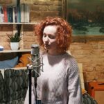 Jiřina Daňhelová Instagram - ,,Možná je čas na jemnost,” když je to všude kolem vyhrocený. #cover#filipova#zamilovaná #Je l´aime a mourir #časnaněhu Celý cover najdete na mém YouTube kanále 🤍 Popisek v BIO Prague, Czech Republic