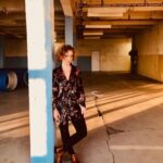 Jiřina Daňhelová Instagram - Tak jo, nově jsem se stala ambasadorkou kulturního portálu a společenskýho magazínu @prakultura Ve zkratce to znamená, že budu vysílaná na spoustu zajímavých akcí, divadlemích i filmových premiér a konzertů, které pak budu recenzovat na svůj i jejich instagram. Budu se tak snažit mapovat kulturní dění a zprostředkovat Vám co se kde děje zajímavýho. 🧐 Týká se to i recenzí různých knížek a věcí které stojí zato poznat, vidět , zažít. Čestný slovo, že se nebudu snažit nikoho poškodit, naopak budu objektivní. Tak přísahám 👮🏻‍♀️ A protože se nejedná pouze o kulturní ale i o společenskou platformu, v rámci toho mě v příštím týdnu čeká například tantrická masáž🙈🙈🙈 Obvykle se na to neptám, ale teď by mě zajímalo, jestli s tímhle máte někdo nějaký zkušenosti, popřípadě jaký..? 🤭 Může se totiž dost dobře stát, že z ní uteču. Tudíž všechny rady vítám 😑😅👌🏻Podotýkám, že na ní jdu sama nikoliv v páru 🤷‍♂️❤️ Tak mám radost a těším se. Je to spolupráce, která mi dává vcelku smysl. ✌🏼 #ambasador #prakultura #provás❤️ #kulturnímyš @prakultura #kulturanainstáč Praha