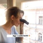 Jiřina Daňhelová Instagram - Přeju vám hezký svačiny, vyvětraný třídy a hodně bodíků na přeslazený mlíčka. Holkám pak pěknýho tělocvikáře. Už máš nalinkovaný okraje?