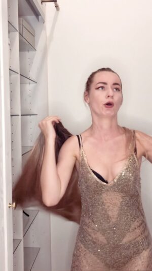 Jiřina Daňhelová Instagram - +vizážistka za 1500,- ☝🏻

🥲💅