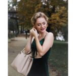 Jiřina Daňhelová Instagram - ,, Zatímco mi pripadá, že na nektery veci čekám ukrutne dlouho, podzim si naopak nakráčel zas príliš brzy. Vsichni mi na to ríkáte, že je to presne tak jak to má byt...Budu Vám verit. Ale dost se mi to teda nezdá. " 15.9 prehlídka @poner_official Dekuji @karelpiskule ♥️ @kajapavlicek_official @marketasimkova @maccosmeticscz A taky @mat.dav of course ♥️