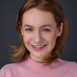 Jiřina Daňhelová Instagram - 1) Benedict Cumberbatch je můj ztracenej bracha a seriál ,,Better call Saul” je jen starší verze ,,Better call me” 2)Luccy je obyčejné děvče vyrustající na předměstí nedaleko Seattlu. Podle vlastních slov je nezajímavá a nudná „šedá myš" s nízkým sebevědomím, pravý opak tajemného podnikatele Johna v jehož firmě je stážistkou. Přestože se ji Mr. Great svým chladným a odměřeným chováním snaží odradit, má ho plnou hlavu. Bez ohledu na to, že ji varuje, jak je komplikovaný a ve zlověstných náznacích mluví o svém specifickém vkusu, není Lucy jeho přitažlivosti schopná odolat. Ani Mr.Great však není vůči téhle plaché dívce imunní a postupně ji začne otevírat dveře do své třinácté komnaty. 3)Na cestě do ,,Sama doma” Týýdam,tydadadam 4)Na cestě ZE ,,Sama doma” Pampadampam. 5)Na plakátě k novému seriálu tv Prima z prostředí ranče, kde je hlavní kovboj Richard Krajčo. @stanislavcallas thanks for your ,,chin up” ! it´s like “keep your spirit up” and that means a lot to me. Especially at this time🤍 @martarajohnson dekuji za efekt ,,mozná se tak narodila” i za vamp girl, jsi skvělá ! (a neděkuji za apku SHEIN !!!) 🤍