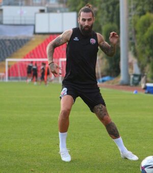 Jimmy Durmaz Instagram - Her Gun daha iyi daha güçlü hissediyorum devamkee ⚽️💪🏻 

Getting stronger and better for each day !!hard work 💪🏻⚽️ #jd #dmz #gümrük