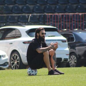 Jimmy Durmaz Instagram - Sometimes the best training is to analys and read the game ⚽️❤️ 

 #jd #beard #jdbeard #training #beardstyle