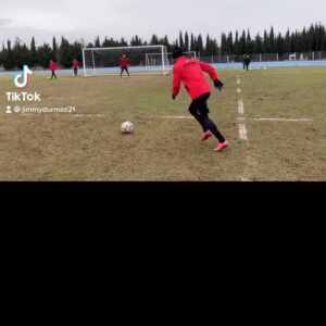 Jimmy Durmaz Instagram - ⚽️❤️shooting practice after the trainingt it was hard to Not score today 🤪🤪 @omerbayram19 bizim köşe nerde 🤔

@aksel.ak sorry it was cold to stay and wait for your turn 🤷‍♂️

#dmz #jd #jdbeard #beard #beardman