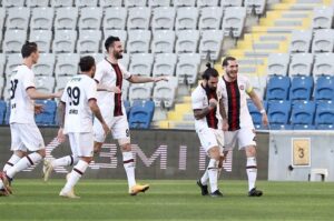 Jimmy Durmaz Instagram - Bravo takim 3 puan ama biz devam ediyoruz !! 🔴⚫️

3 important points but we keep on going with the hard work 🔴⚫️ #jd #jdbeard #dmz #beardman #karagümrük #gümrük