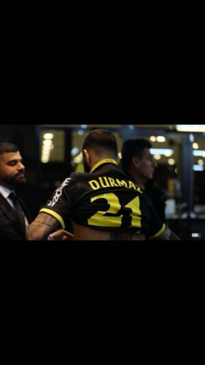 Jimmy Durmaz Instagram - Its time 🖤💛 #AIK #VİKÖRVİ

🎥 @gbk_production best in what they do 🔥

@nimamodyr