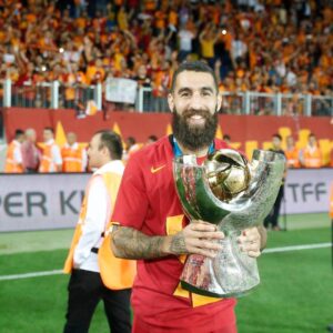 Jimmy Durmaz Instagram - Sevgili Galatasaray’lılar bugün itibariyle aranızdan ayrılıyorum…Başta ; Çocukluk hayalimin gerçekleşmesini sağlayan ve geldiğim ilk günden beri her oyuncuya olduğu gibi bana da Baba gibi yaklaşan Fatih Hocama,yardımcılarına,Bütün takım arkadaşlarıma,Florya personeline ve Büyük Galatasaray taraftarına çok ama çok teşekkür ederim…
Bu sevgiyi hayatımın sonuna kadar kalbimin en güzel yerinde saklayacağım…
💛❤️ 
#galatasaray