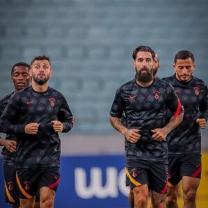 Jimmy Durmaz Instagram - Sevgili Galatasaray’lılar bugün itibariyle aranızdan ayrılıyorum…Başta ; Çocukluk hayalimin gerçekleşmesini sağlayan ve geldiğim ilk günden beri her oyuncuya olduğu gibi bana da Baba gibi yaklaşan Fatih Hocama,yardımcılarına,Bütün takım arkadaşlarıma,Florya personeline ve Büyük Galatasaray taraftarına çok ama çok teşekkür ederim…
Bu sevgiyi hayatımın sonuna kadar kalbimin en güzel yerinde saklayacağım…
💛❤️ 
#galatasaray
