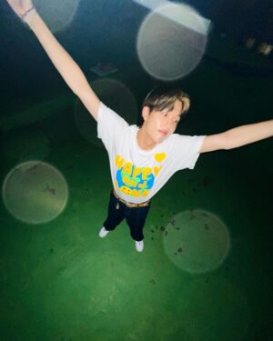 Jin Ho-eun Instagram - 🌏💛🍀HAPPY AND LOVE🌀💚😄