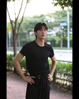 Jin Ho-eun Instagram - 쉬는 시간에 머쓱타드 🙈