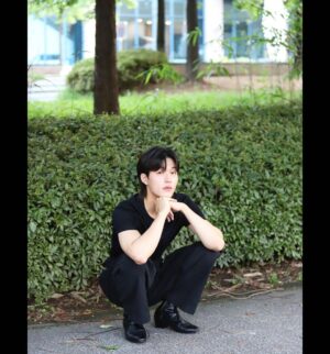 Jin Ho-eun Instagram - 쉬는 시간에 머쓱타드 🙈