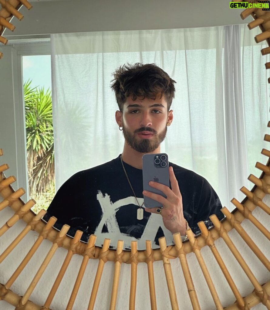 João Guilherme Ávila Instagram - El mundo es un gran espejo, te refleja quién eres. ¿Te gusta lo que ves? ❤️‍🩹 Ibiza, Spain