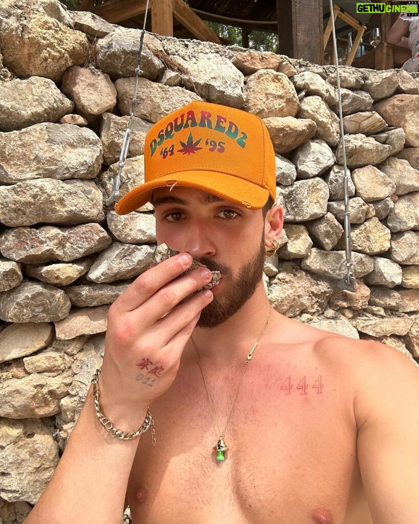 João Guilherme Ávila Instagram - 🫶🏼 verão é sobre coisas leves e um bom raio de sol… Ibiza, Spain