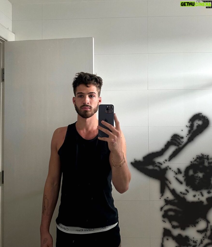 João Guilherme Ávila Instagram - Acordando com a cara amassada mas queria mesmo era tá amassando outra coisa, boa semana ( ˘ ³˘)♥ Rio de Janeiro, Rio de Janeiro