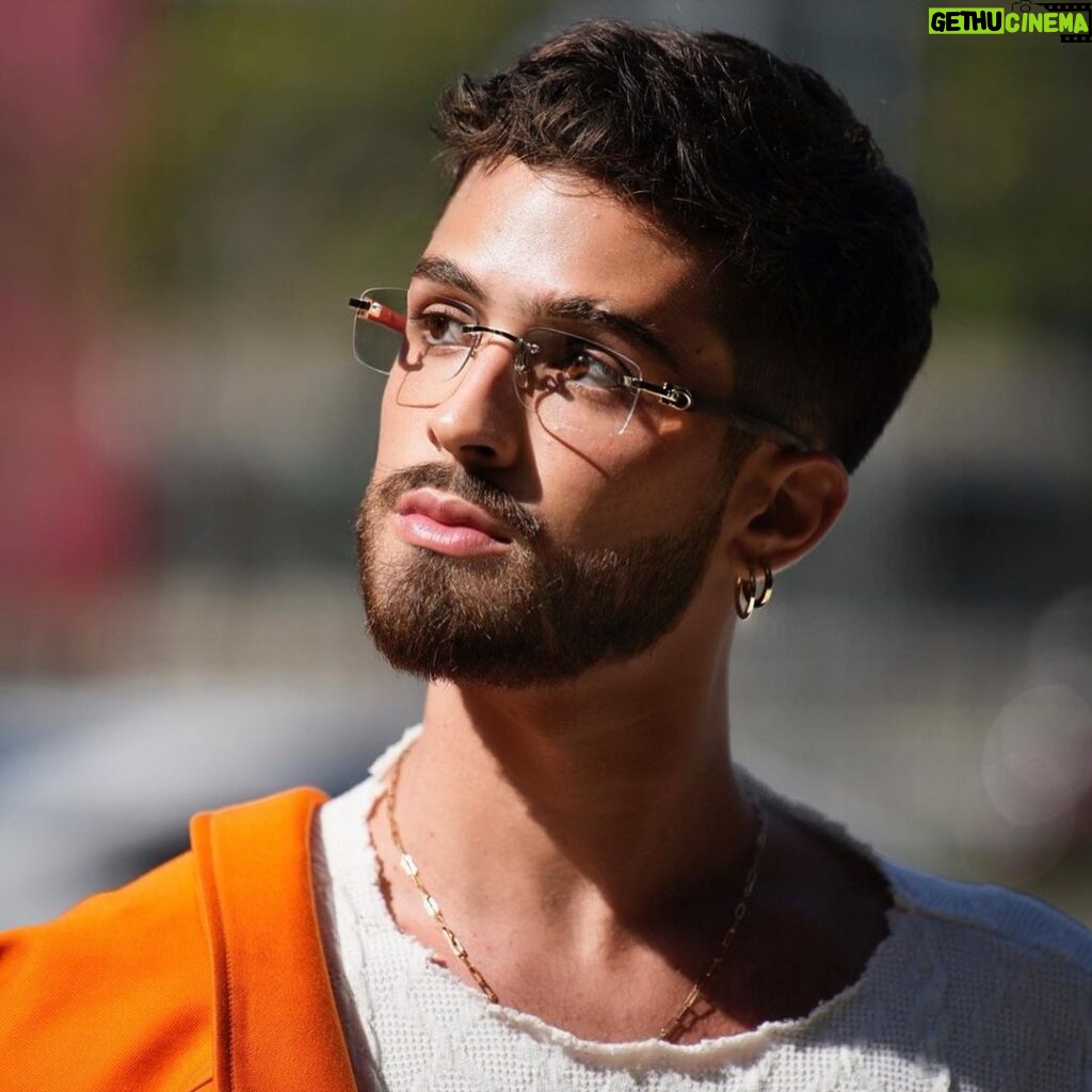 João Guilherme Ávila Instagram - É bom pra sua vista que nem uma cenourinha 🥕🥕🥕 Estudio Rede Globo