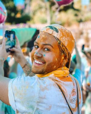 João Pedro Bernardes Instagram - O mundo precisa(va) de mais cor 🌈 

A The Color Run by Ageas é muito mais que uma corrida, é um convite para todos/as fazerem exercício físico e se divertirem! 🥰 
Obrigado @ageasgrupo pelo convite, e por tornarem o mundo num lugar mais feliz! Foram, sem dúvida, os 5km mais felizes e coloridos do Planeta!

#GrupoAgeasPortugal #thecolorrunportugal / p u b