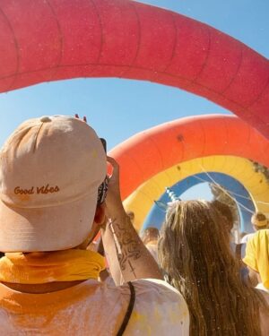 João Pedro Bernardes Instagram - O mundo precisa(va) de mais cor 🌈 

A The Color Run by Ageas é muito mais que uma corrida, é um convite para todos/as fazerem exercício físico e se divertirem! 🥰 
Obrigado @ageasgrupo pelo convite, e por tornarem o mundo num lugar mais feliz! Foram, sem dúvida, os 5km mais felizes e coloridos do Planeta!

#GrupoAgeasPortugal #thecolorrunportugal / p u b