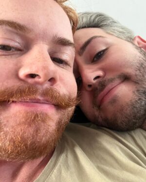João Pedro Bernardes Instagram - 90.000 obrigados 🤍🫶🏻
.
.
.
#couple #lgbtq #portugal #caracoroa #caracoroablog #youtube