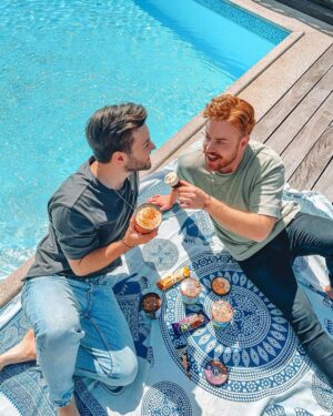 João Pedro Bernardes Instagram - Provámos as novidades dos gelados Olá no vídeo que acabou de sair no canal! 🍦

E se te dissermos que podes ter todos estes @olagelados à tua porta em minutos? E com um mega desconto?! 👀

Entra na loja ‘Gelados by Olá’ na Uber Eats e tem uma oferta de 5€ numa compra igual ou superior a 15€, usando o código OLACARACOROA 🤍

Podes usufruir da promo apenas até ao dia 31 de Maio‼️

De que estás à espera? Pede já os teus gelados e diz-nos nos comentários qual gostaste mais! 🤤

O link do vídeo está na bio! 
.
.
.
P U B 
#OLÁ #Cornetto #Magnum #MagnumIceCream #BenAndJerrys #Gelado #Gelados #IceCream #food #foodies
