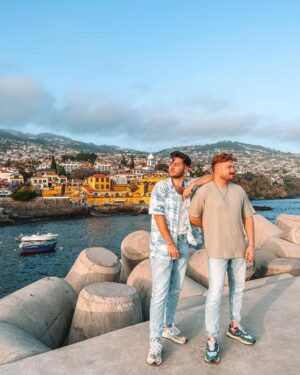João Pedro Bernardes Instagram - Dia 2: Câmara de Lobos, Cabo Girão e as famosas bebidas Poncha e Nikita! ✌🏻🏝️ Um dia em grande 🤍
.
.
.
#madeira #ilhadamadeira #visitportugal #visitmadeira #travel #lifestyle #foodie #couple #lgbtq #portugal #caracoroablog
