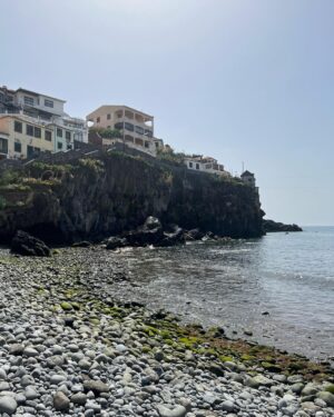 João Pedro Bernardes Instagram - Dia 2: Câmara de Lobos, Cabo Girão e as famosas bebidas Poncha e Nikita! ✌🏻🏝️ Um dia em grande 🤍
.
.
.
#madeira #ilhadamadeira #visitportugal #visitmadeira #travel #lifestyle #foodie #couple #lgbtq #portugal #caracoroablog