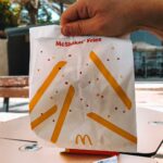 João Pedro Bernardes Instagram – Quem gostava de ver estas 🍟 em Portugal? #mcdonalds #comida #caracoroa #food #foodies #snacks #fastfood #batatasfritas #caracoroablog #espanha #spain #mcdonaldsespaña #alicante