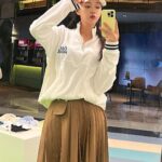 Jo Yoo-jin Instagram - #광고 주말에 현대목동백화점에서 하는 에딧먼트 팝업스토어에 다녀왔어요 🙌🏻 기능성뿐만 아니라 트렌디한 디자인들이라 일상에서도 편하게 입으실수 있어요😉 제가 입었던 제품들 깔별로 다 사고 싶었습니다 🤭 그 동안 온라인에서만 만나볼 수 있었던 에딧먼트의 제품들을 오프라인에서 무려 30% 할인받을수 있는 기회! 우리 이런 기회를 놓치지 말자구요 ㅎㅎ 에딧먼트 팝업스토어 옆에 POPBAG매장에도 유니크한 아이템들이 많아서 같이 방문해보시길 추천드려요! 👉🏻 Editment promotion 👈🏻 - 오프라인 팝업스토어 기념 30% 할인 - 30만원 이상 구매 시 에딧먼트 기능성속바지 or 에딧먼트 로고 베이직 볼캡 증정 - 오피셜 SNS 계정 팔로우시 골프키링 증정 -골프다트 게임 일부 득점 획득 시 양말 증정 - 구매만 해도 에딧먼트 리유저블 백 증정 POPUP 스토어 행사 기간 : 9/15~21 현대백화점 목동점 B2 #에딧먼트 #editment #에딧먼트팝업스토어 #현대백화점 #골프웨어 #라운딩룩 #골프웨어팝업 @editment_official