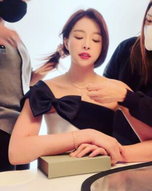 Jo Yoo-jin Instagram - 언제나 애정하는 JMdiamond 촬영 ✨ 
이 날은 촬영전에 고속도로에서 차사고나고 
어떻게 하루를 치뤘는지 😂 

#한달만에업데이트
#내일도해보자
#굿밤
