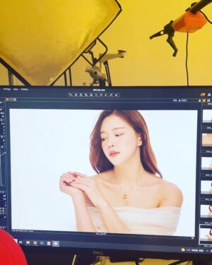Jo Yoo-jin Instagram - 언제나 애정하는 JMdiamond 촬영 ✨ 
이 날은 촬영전에 고속도로에서 차사고나고 
어떻게 하루를 치뤘는지 😂 

#한달만에업데이트
#내일도해보자
#굿밤