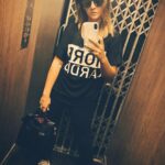 Joana França Instagram - Descobri neste dia que estava grávida! Neste preciso momento ainda não tinha certezas mas o penso no meu braço mostra que aguardava a resposta da análise ao sangue. Lembro-me de ficar contente com o facto de me sentir bem fisicamente e contente com vários objetivos que tinha alcançado: saúde, amor, família e amigos, realização pessoal e profissional, peso, preparação e resistência física e verdadeiramente gostava do que carregava no meu coração. A minha alma estava genuinamente feliz! Sabia que muita coisa poderia mudar nesta viagem mágica que estou a fazer mas estava em paz com isso. Pensei que tinha reunido um conjunto de condições mais que perfeitas para passar a esta fase de vida abençoada. Sou uma sortuda! Tenho conseguido viver a fazer o que mais amo, rodeada de gente maravilhosa e cheia de amor no coração e agora no ventre! Obrigada Deus porque tens sido tão bom para mim! E obrigada marido @nunopiresoficial porque contigo ao meu lado tudo é possível e muuuuuuuuuitooooo melhor! #feelingblessed #feelinggood #blessedmama #pregnant #amazingjourney #inlove #babyonboard #baby #luckygirl #gogo #newbeginnings #newlife #peaceful #life #godisgood #lovelife #joanafrança #loveyourself #treatyourself #bekindtoallkinds