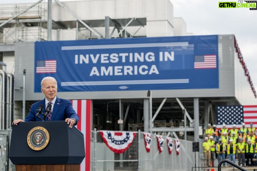 Joe Biden Instagram - I announced we're investing another $82M to connect 16,000 additional homes and businesses to high-speed internet across North Carolina. This is just one piece of a much bigger story. Under my leadership, over 40,000 infrastructure projects have been announced across our nation.