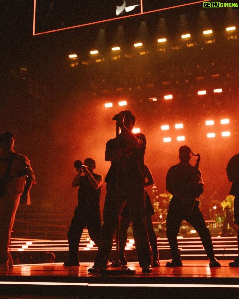 Joe Jonas Instagram - Show at Little Caesars Arena last night had me craving some 🍕
