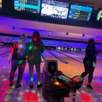 Joey King Instagram - A whirlwind of less than 24 hours in LA for moms birthday!!!!! And reuniting with @kelliisking and @moyk9 since they got engaged and Kelli turned 30!!!!!!! I love my family so much. Happy birthday mama (and Kelli!) also I got 4 strikes and I’m so lucky the bowling alley didn’t have fireball for celebratory shots cuz I’d be on the darn tootin floor !!!!!!!!
